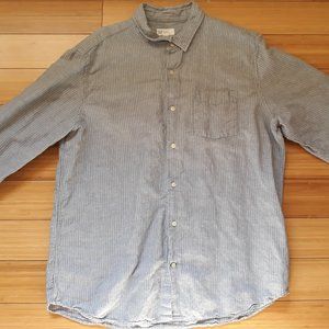 Gap Standard Fit Button Down shirt.
